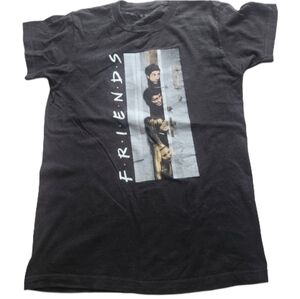 Small F.R.I.E.N.D.s Tee. GUC.